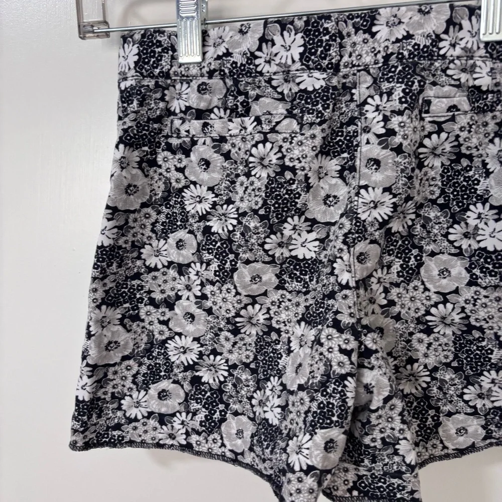 3/$15 Janie and Jack kids girls Floral Black gray and White cotton Shorts 10